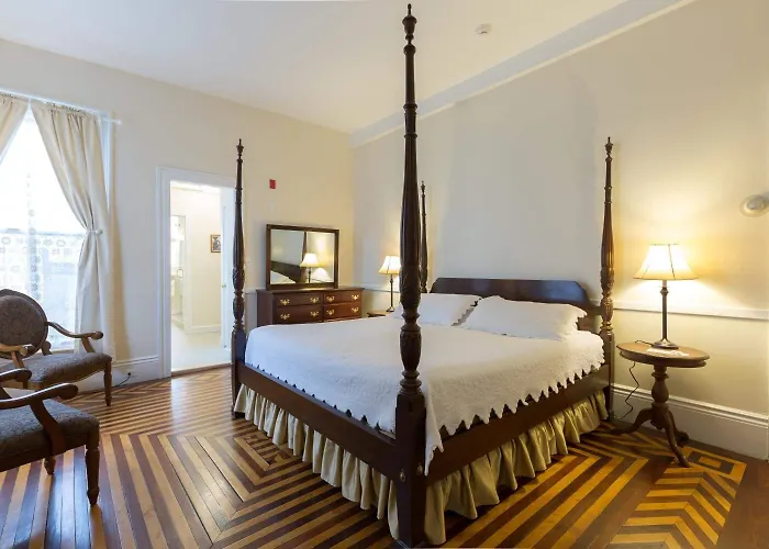 Salem Hotels