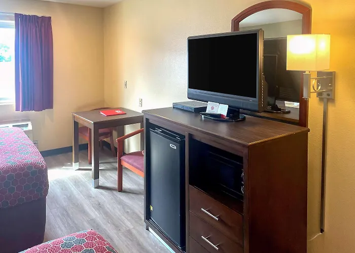Econo Lodge Inn & Suites Corning Travel Center