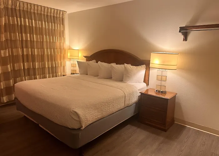 Ramada Downtown By Wyndham Anchorage Hotel