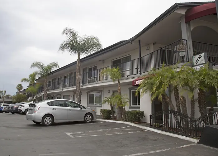 Harbor Inn & Suites Oceanside