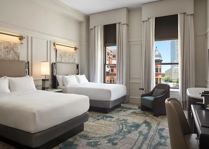 Fox Lake Hotels