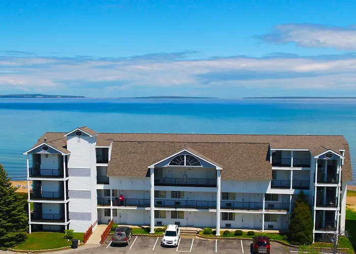 Quality Inn & Suites Mackinaw City Beachfront