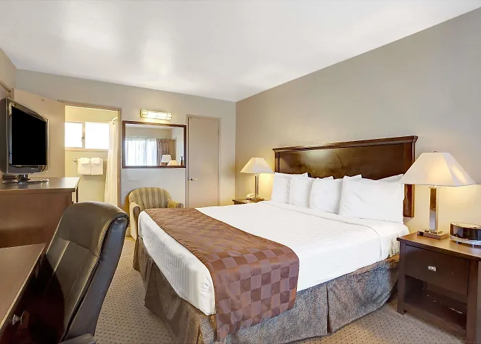 Travelodge By Wyndham Everett City Center