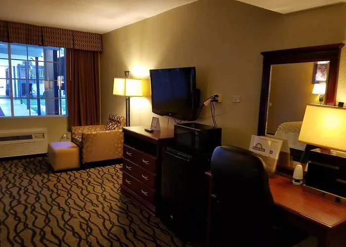 Days Inn By Wyndham Leesville