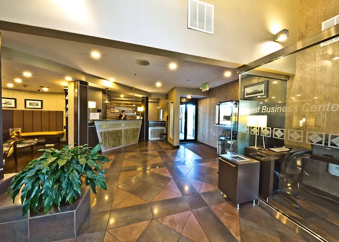 Hotel Strata Mountain View