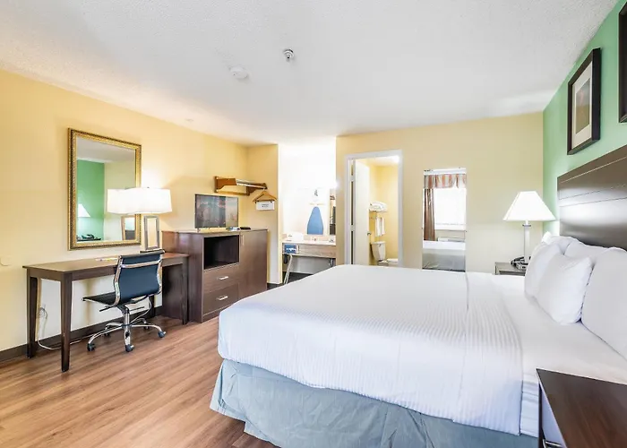 Days Inn By Wyndham Federal Way