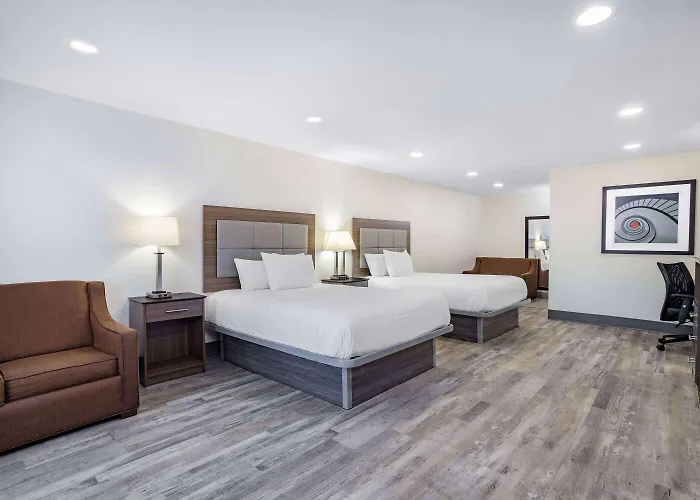 Ramada By Wyndham Hendersonville