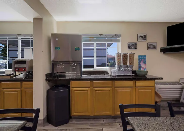 Quality Inn & Suites Medford Airport