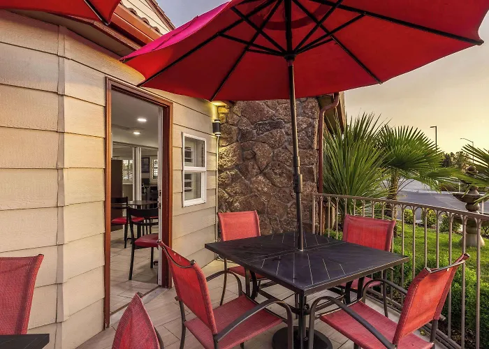 Ramada By Wyndham Medford Airport North Motel