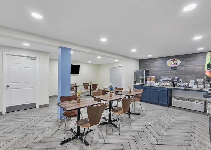 Super 8 By Wyndham Morganton Hotel