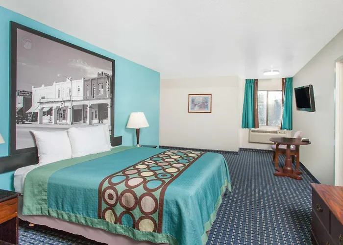 Super 8 By Wyndham Sallisaw