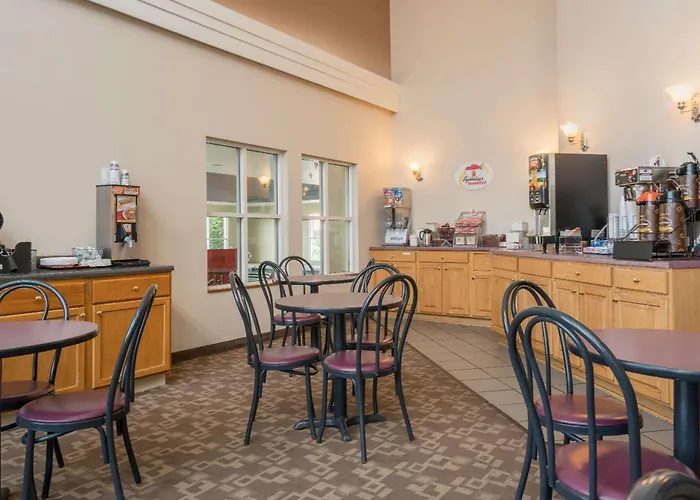 Super 8 By Wyndham Menomonie Wi Motel