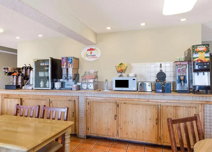Super 8 By Wyndham Socorro Motel
