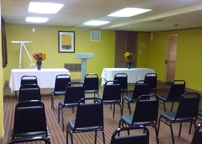 Days Inn By Wyndham Cleveland Lakewood