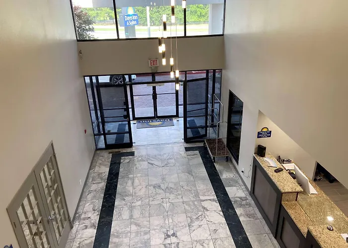 Days Inn & Suites By Wyndham Tahlequah