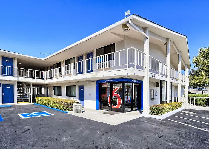 Super 8 By Wyndham Walnut Creek Hotel