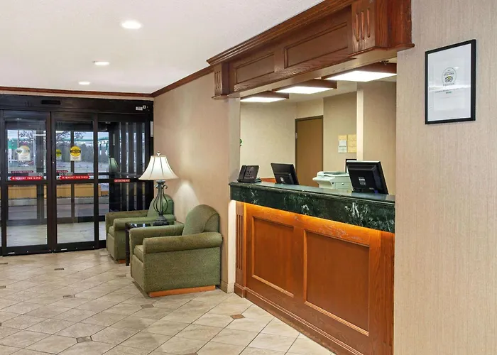 La Quinta By Wyndham Stevens Point Hotel