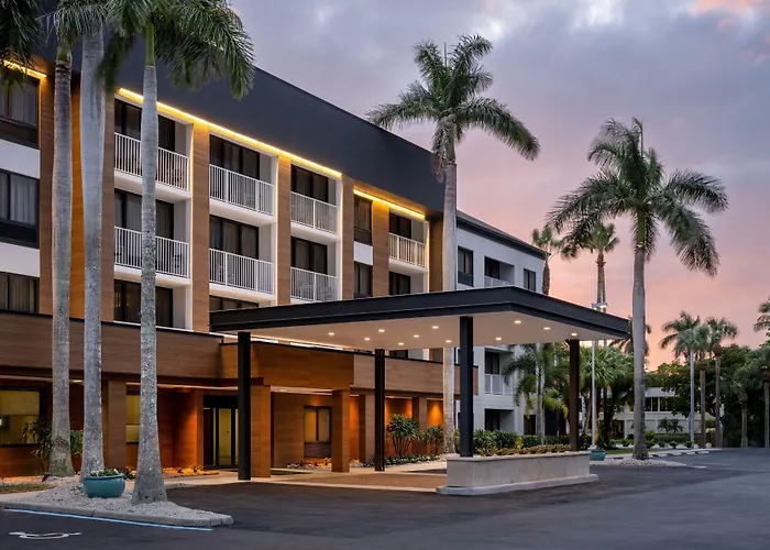 Courtyard By Marriott - Naples Hotel