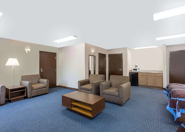 Super 8 By Wyndham El Dorado Hotel