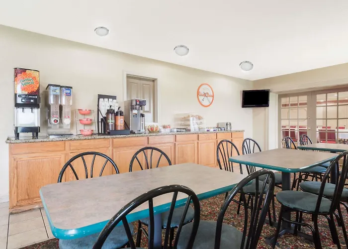 Howard Johnson By Wyndham Springfield
