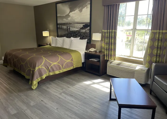 Super 8 By Wyndham Bay St. Louis Motel
