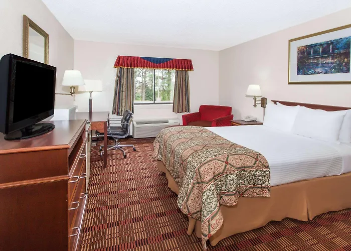 Baymont By Wyndham Smyrna Hotel