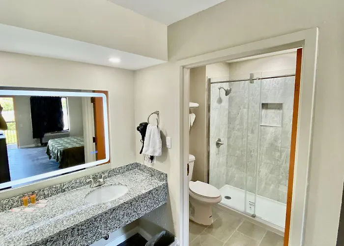 Brentwood Inn & Suites Suffolk