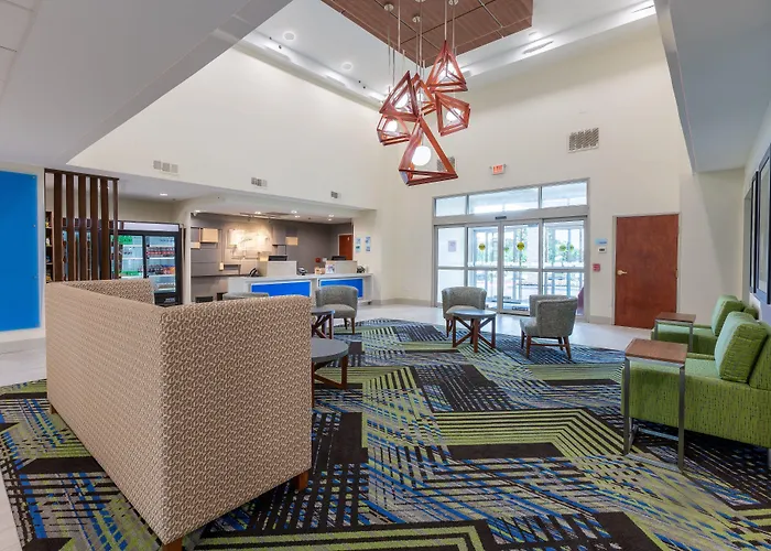 Holiday Inn Express & Suites Arlington North - Stadium Area By Ihg