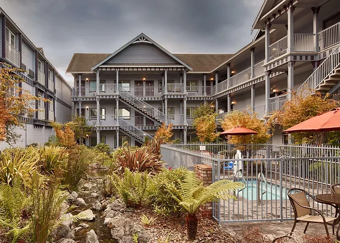 Best Western Plus Bayshore Inn Eureka