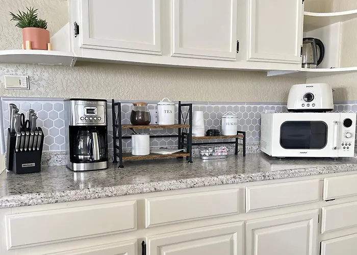 Near Downtown- Kitchen-Washerdryer-Parking Medford
