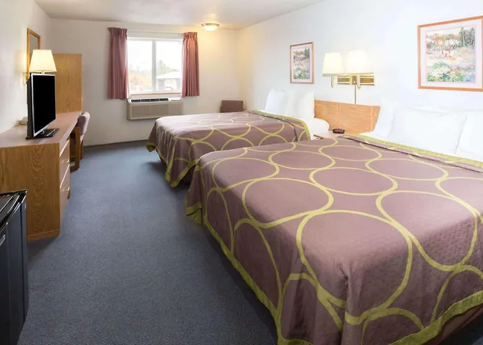 Super 8 By Wyndham Redmond Hotel