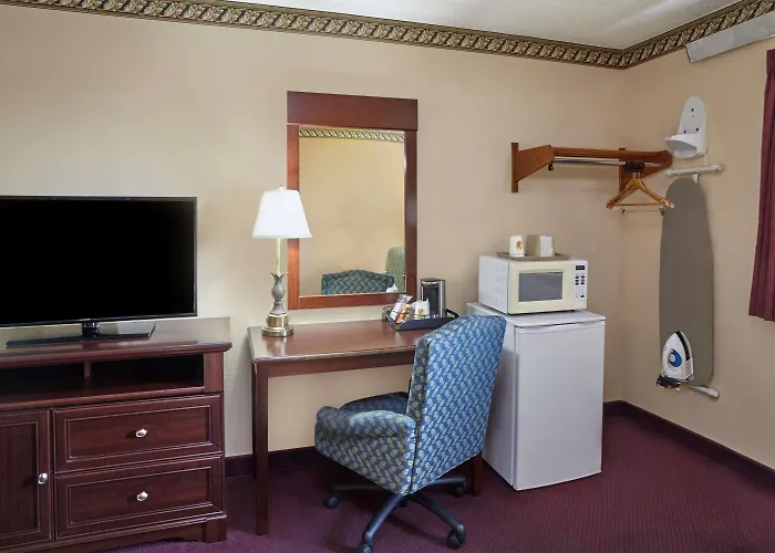 Super 8 By Wyndham Greenville