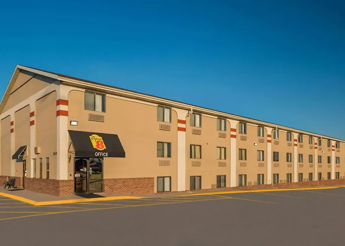 Super 8 By Wyndham Lincoln West Hotel
