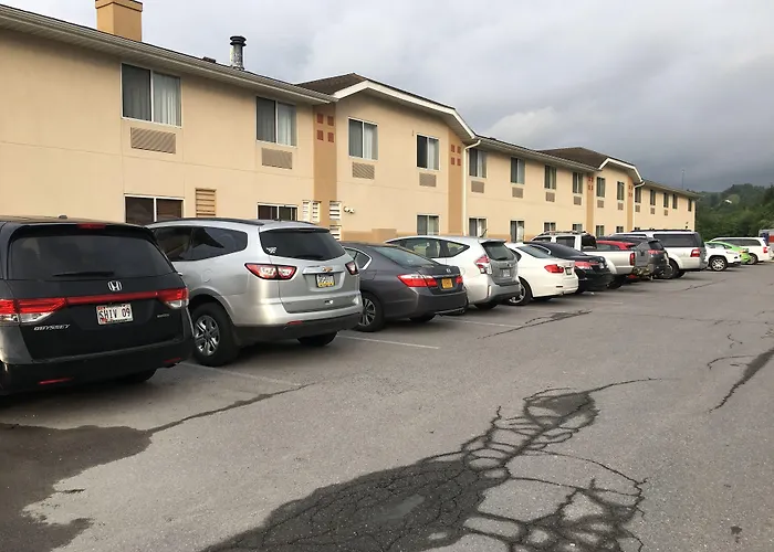 Super 8 By Wyndham Clearfield Motel
