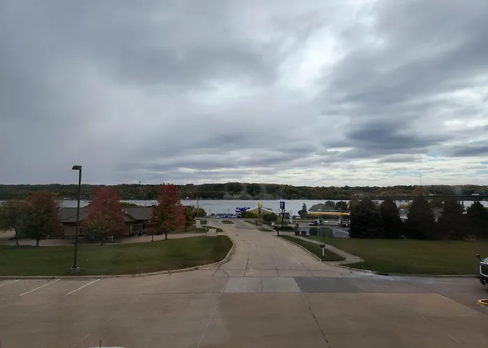 Comfort Inn & Suites Riverview Near Davenport And I-80 Le Claire