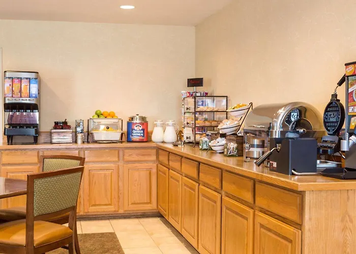 Country Inn & Suites By Radisson, Nevada, Mo