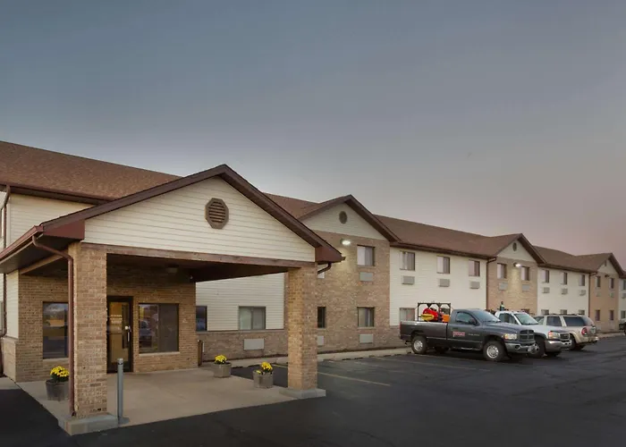 Super 8 By Wyndham Rochelle Hotel