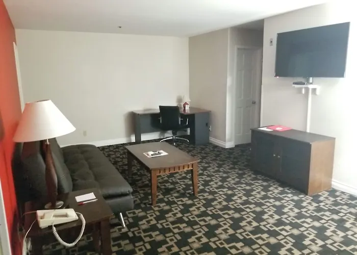 Ramada By Wyndham Oceanside Hotel