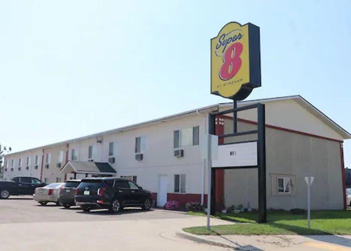 Super 8 By Wyndham West Fargo Main Ave Nd Motel