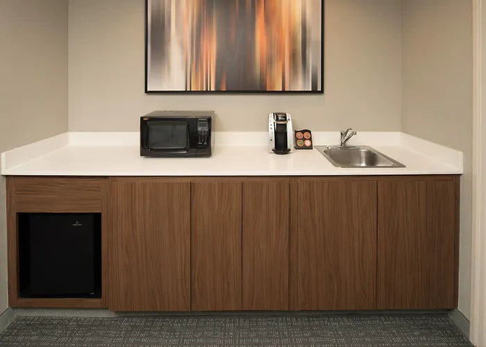 Courtyard By Marriott Portland North Hotel