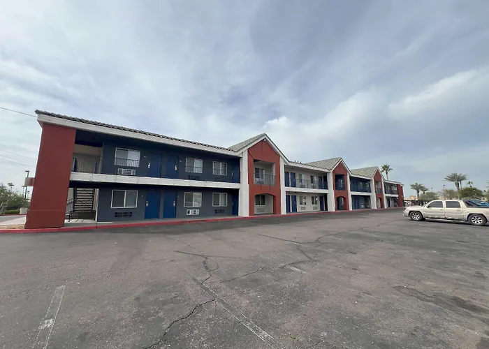 Days Inn By Wyndham Phoenix West
