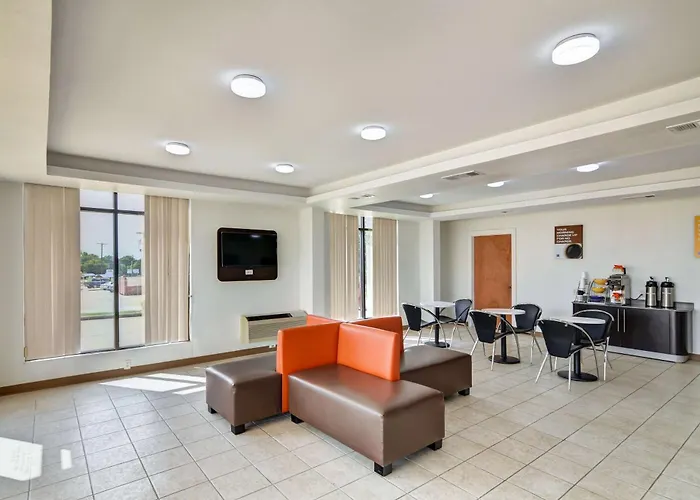 Motel 6-Lindale, Tx