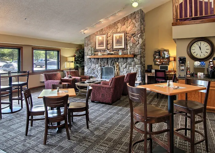 Blossom Hotel & Suites Traverse City Acme