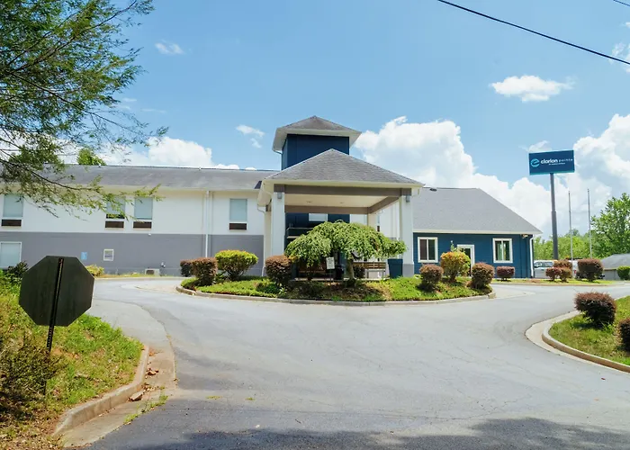 Clarion Pointe-Dillard Near Blue Ridge Mountains Hotel