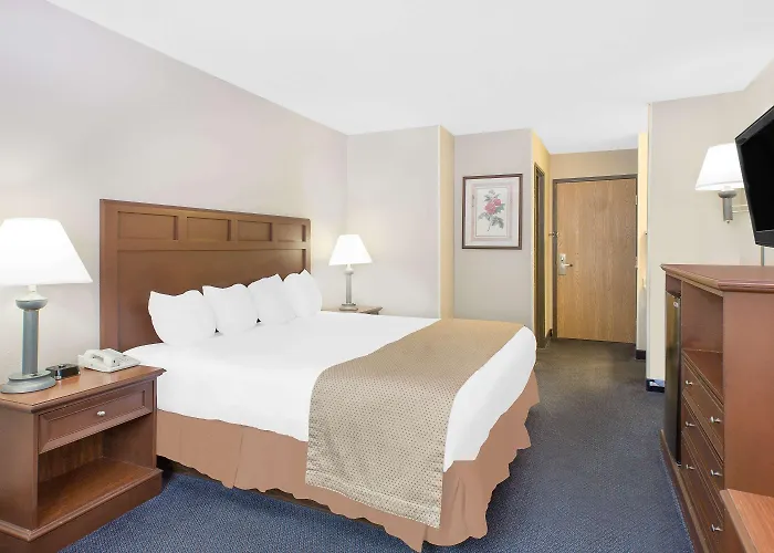 Baymont By Wyndham Boone Hotel