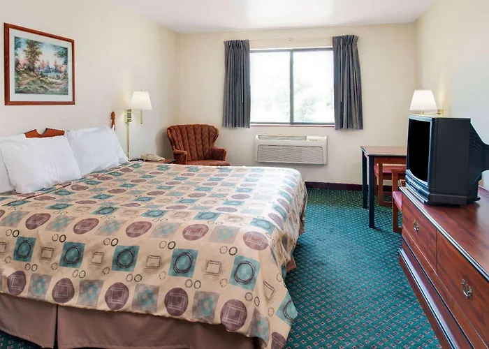 Super 8 By Wyndham Omaha Eppley Airport/Carter Lake