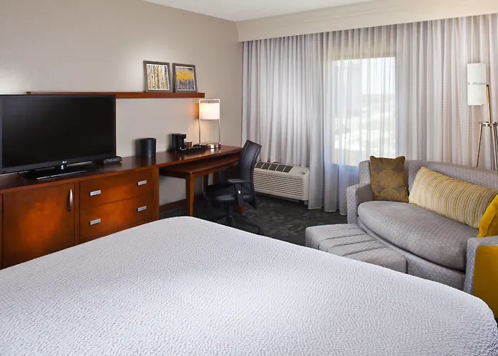 Courtyard By Marriott New Orleans Metairie Hotel