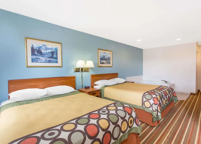 Super 8 By Wyndham Bedford Hotel