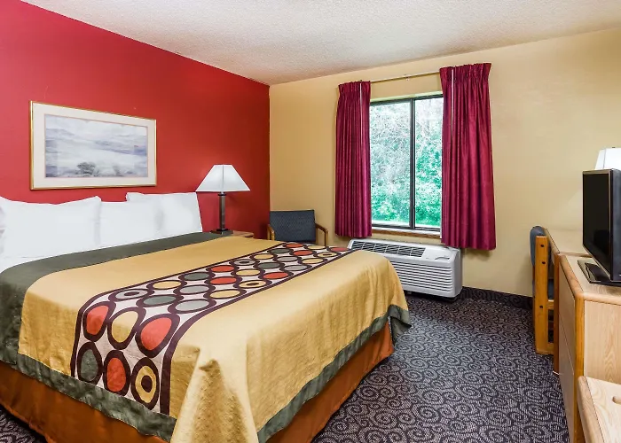 Super 8 By Wyndham Appleton Hotel