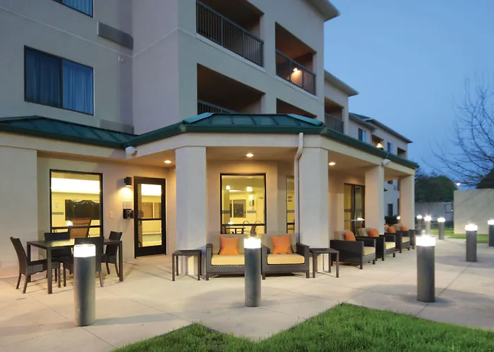 Courtyard By Marriott Dayton North Hotel